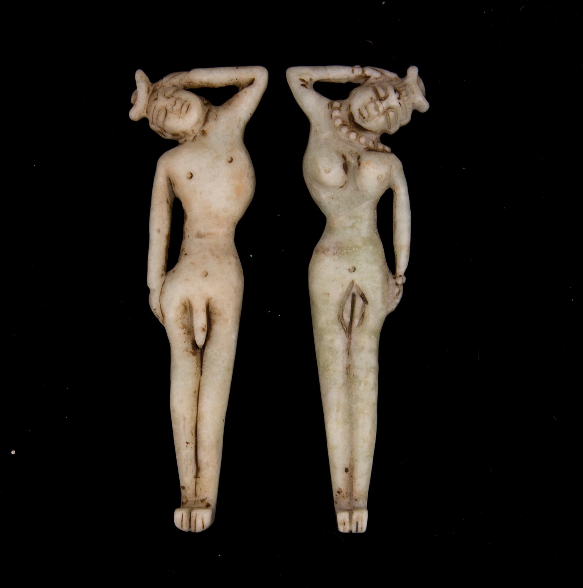 FIGURINER, ett par, serpentinsten, Kina 1900-talets slut.