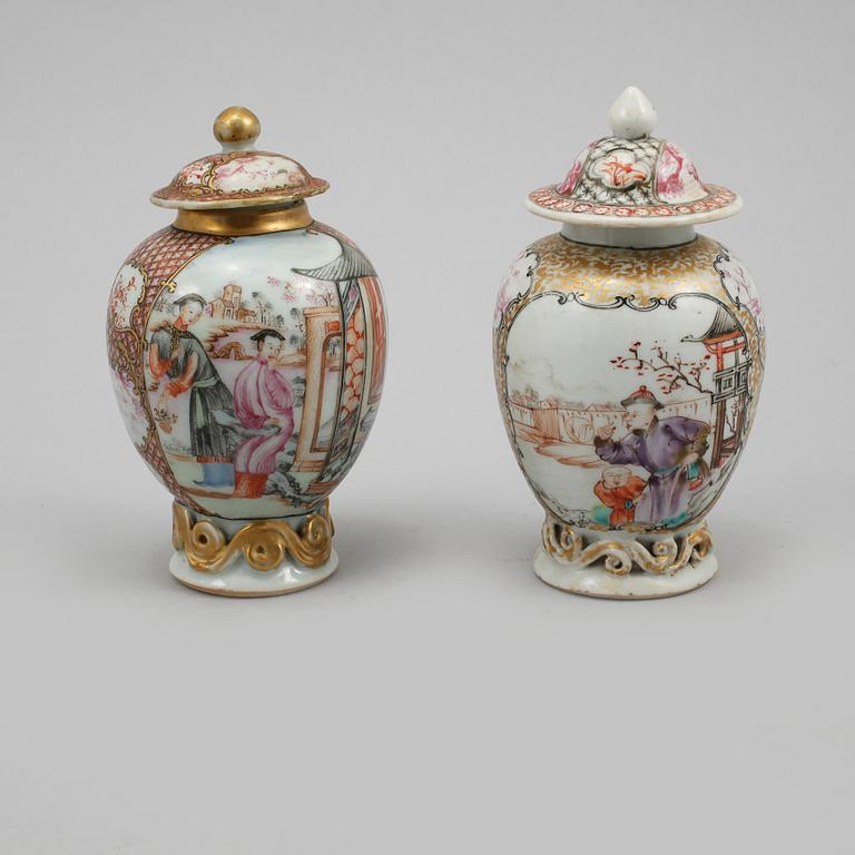 TEDOSOR, 2 st, porslin, Kina, 1700-tal.