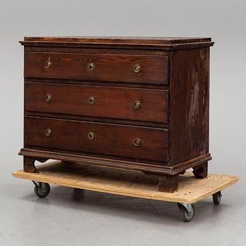 CHEST OF DRAWERS, second half of the 19th century.