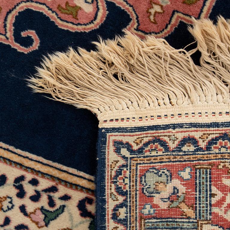 Matta, Kirman, old/semiantik, ca 210 x 140 cm.