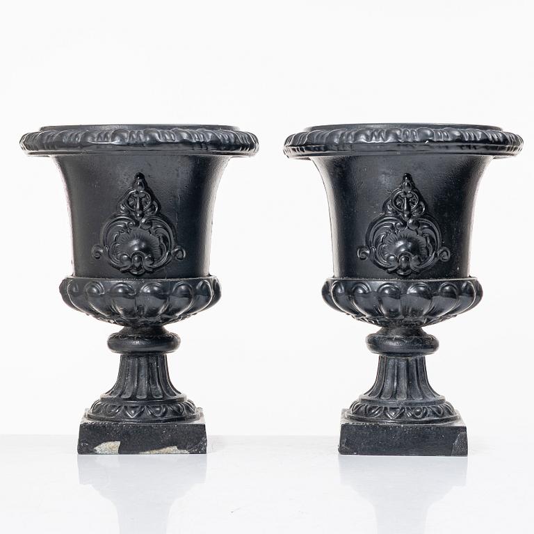 A pair of urns, Byarums Bruk, 21st century.