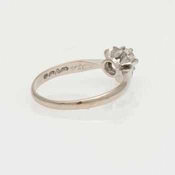 RING, briljantslipad diamant, 18K vitguld. Kultakeskus 1981.