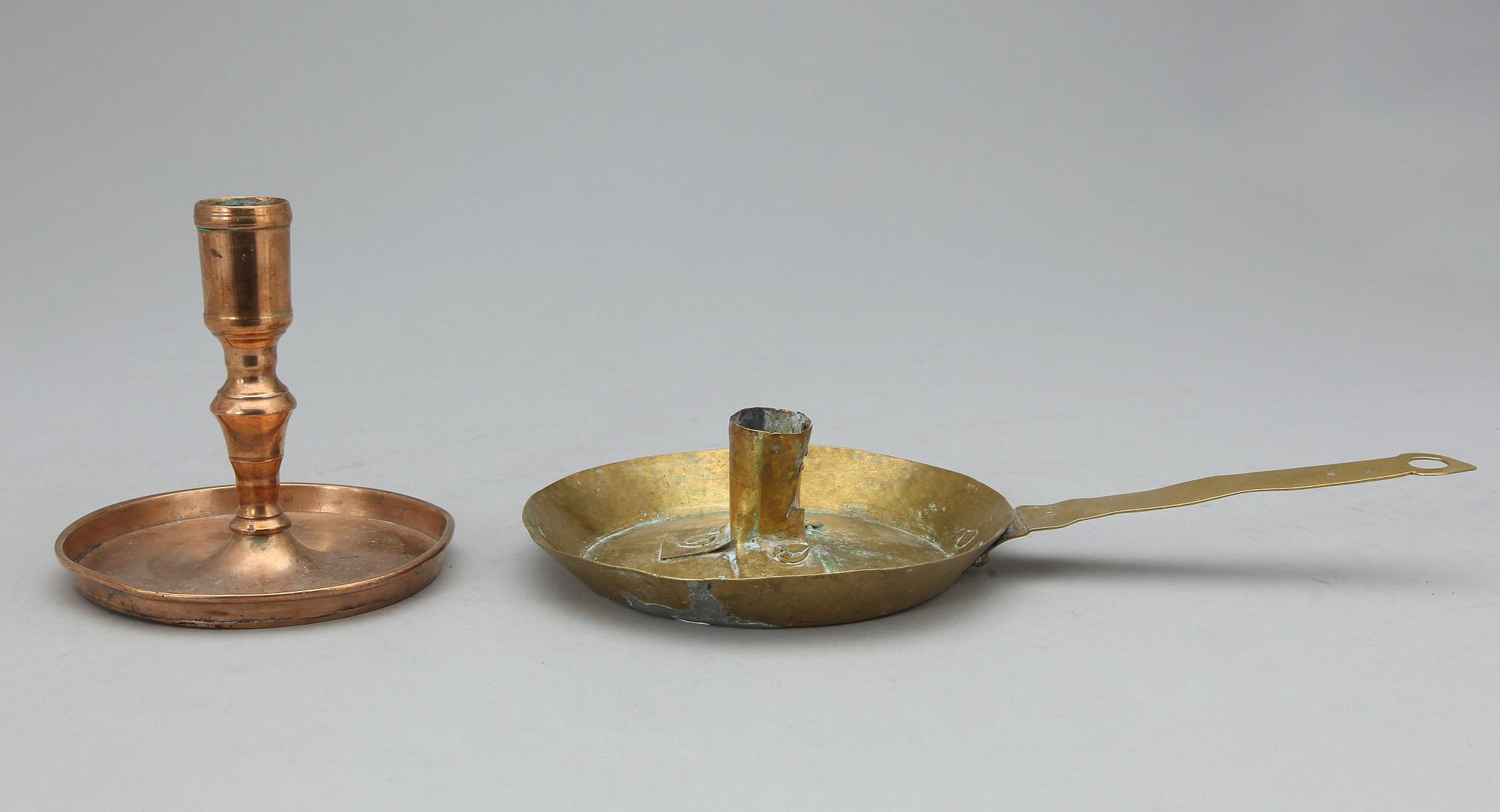 LJUSSTAKAR, 2 st, mässing samt koppar, 1800-tal.