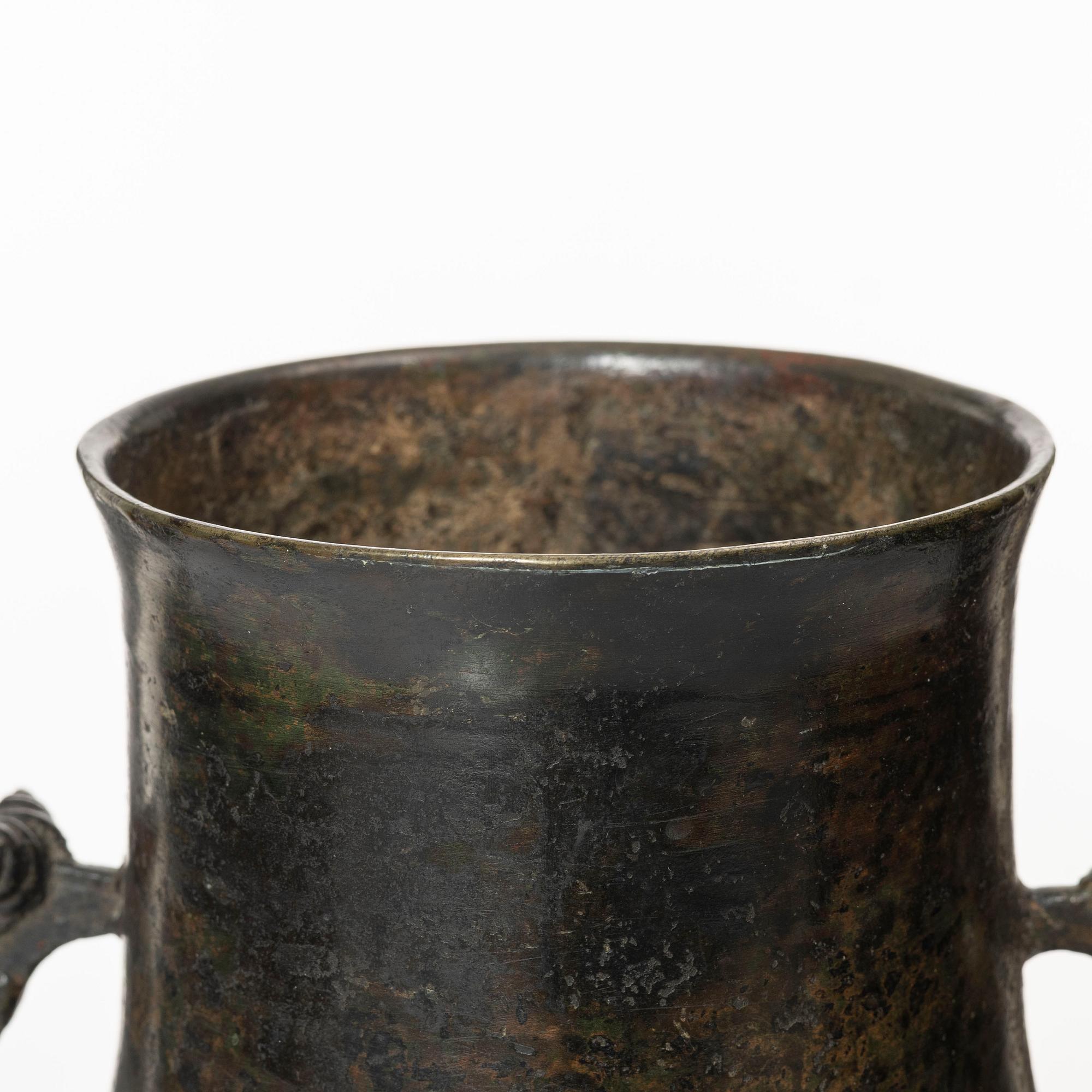 Vas, brons. Kina, sen Qingdynasti.