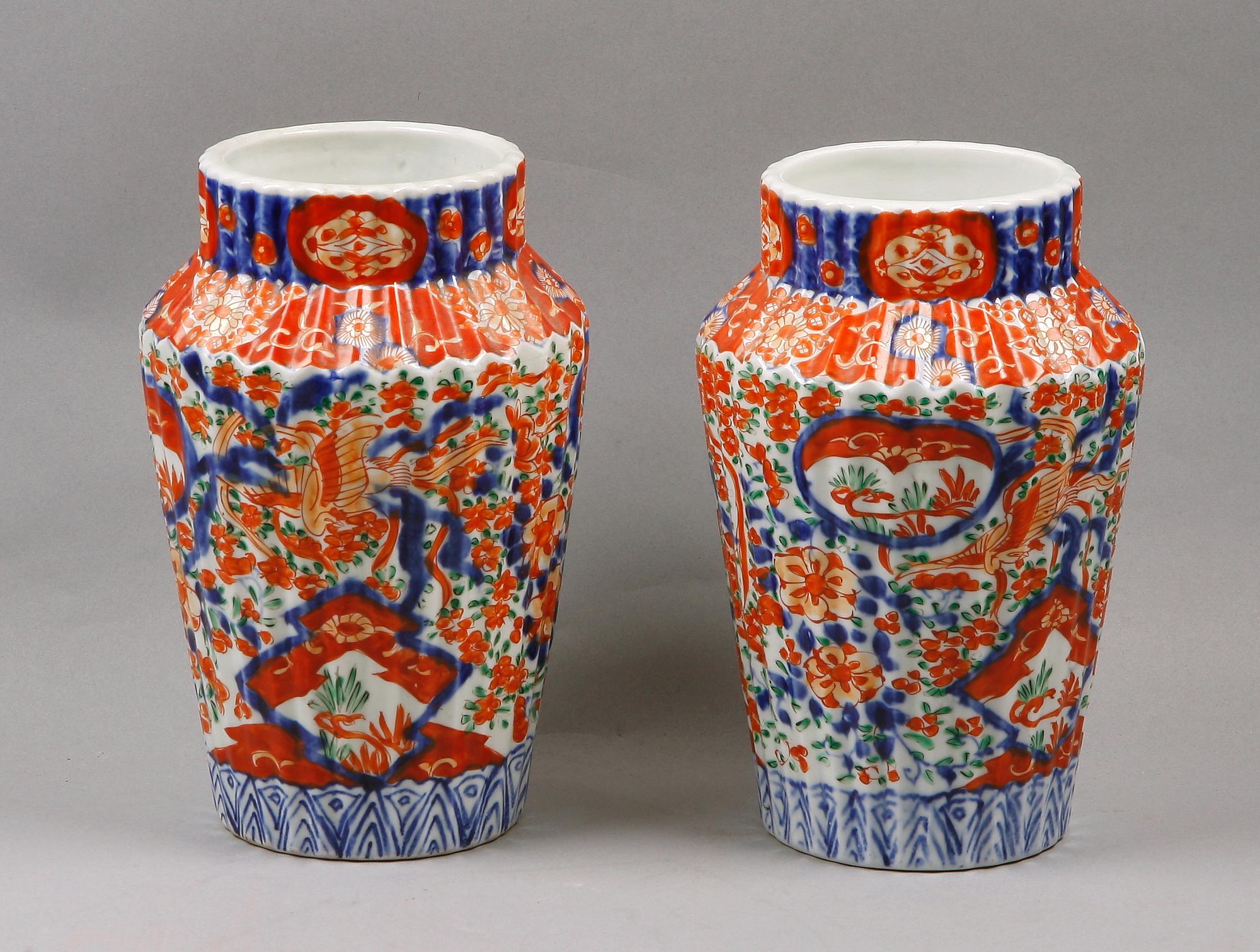 VASER, ett par, porslin, Imari, Japan.