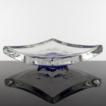 BERTIL VALLIEN, plate, glass, signed, Kosta Boda.