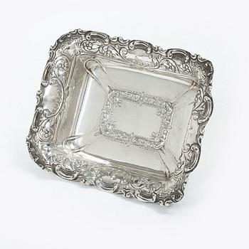 An English silver bowl, mark of John Round & Son Ltd, Sheffield, 1897.