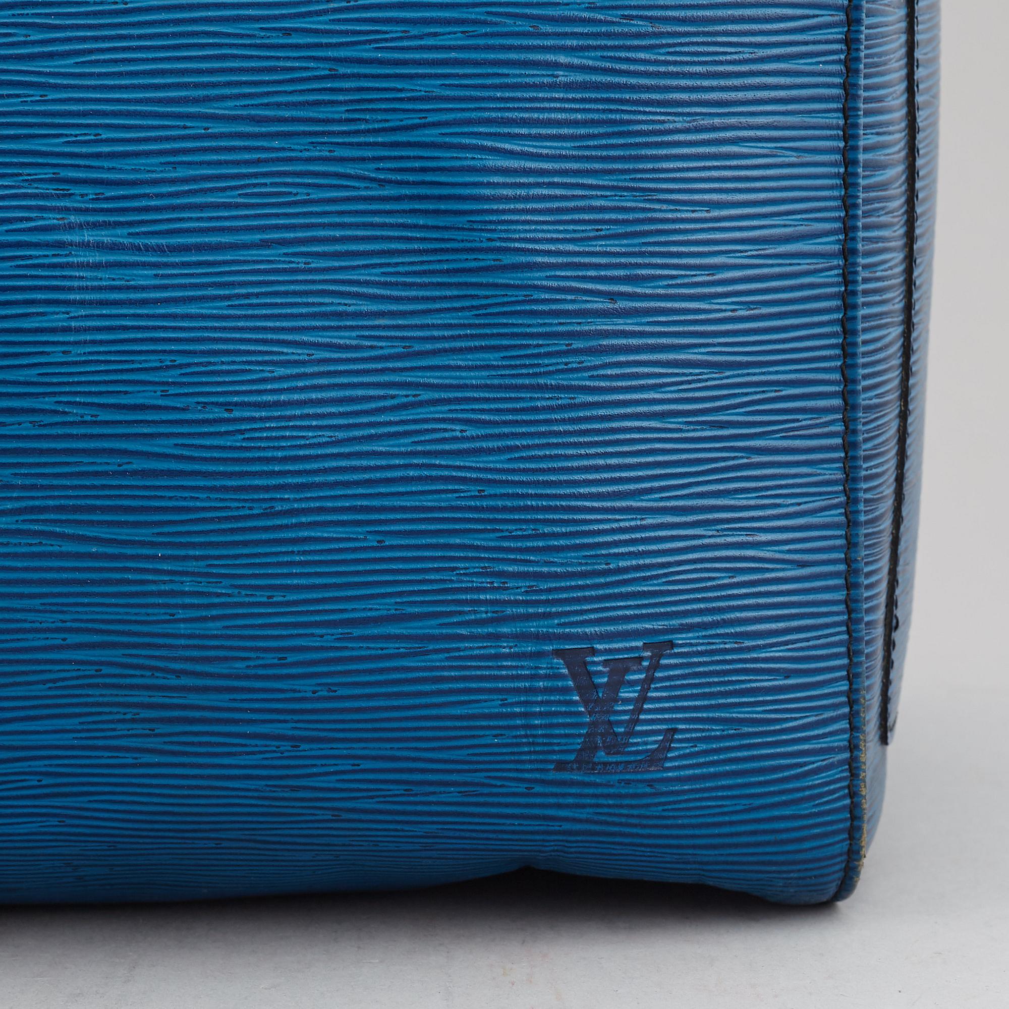 LOUIS VUITTON, a 'Keepall 55 Epi' weekendbag.