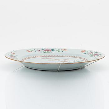 A famille rose serving dish, Qing dynasty, Qianlong (1736-95).