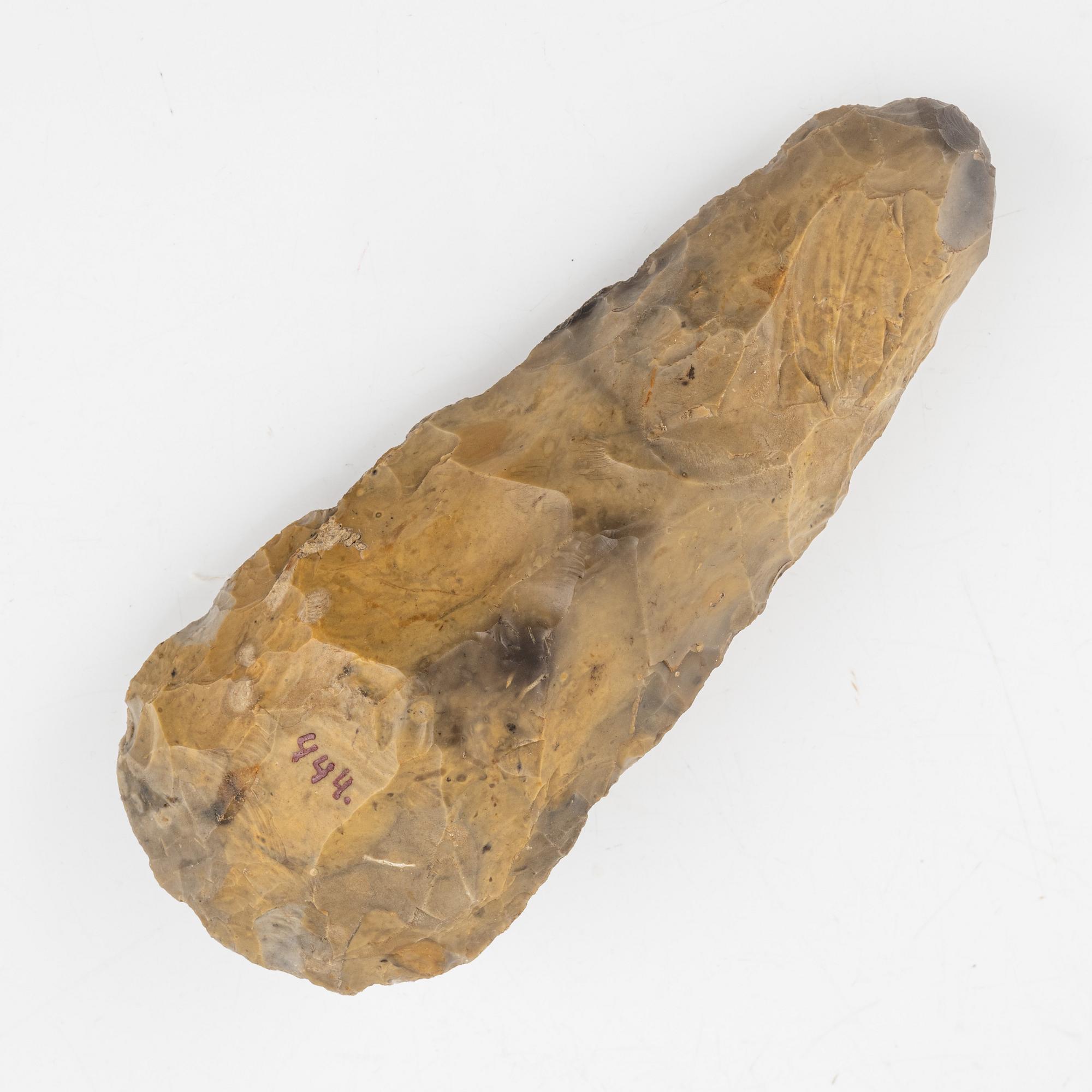An early neolithic flintaxe,