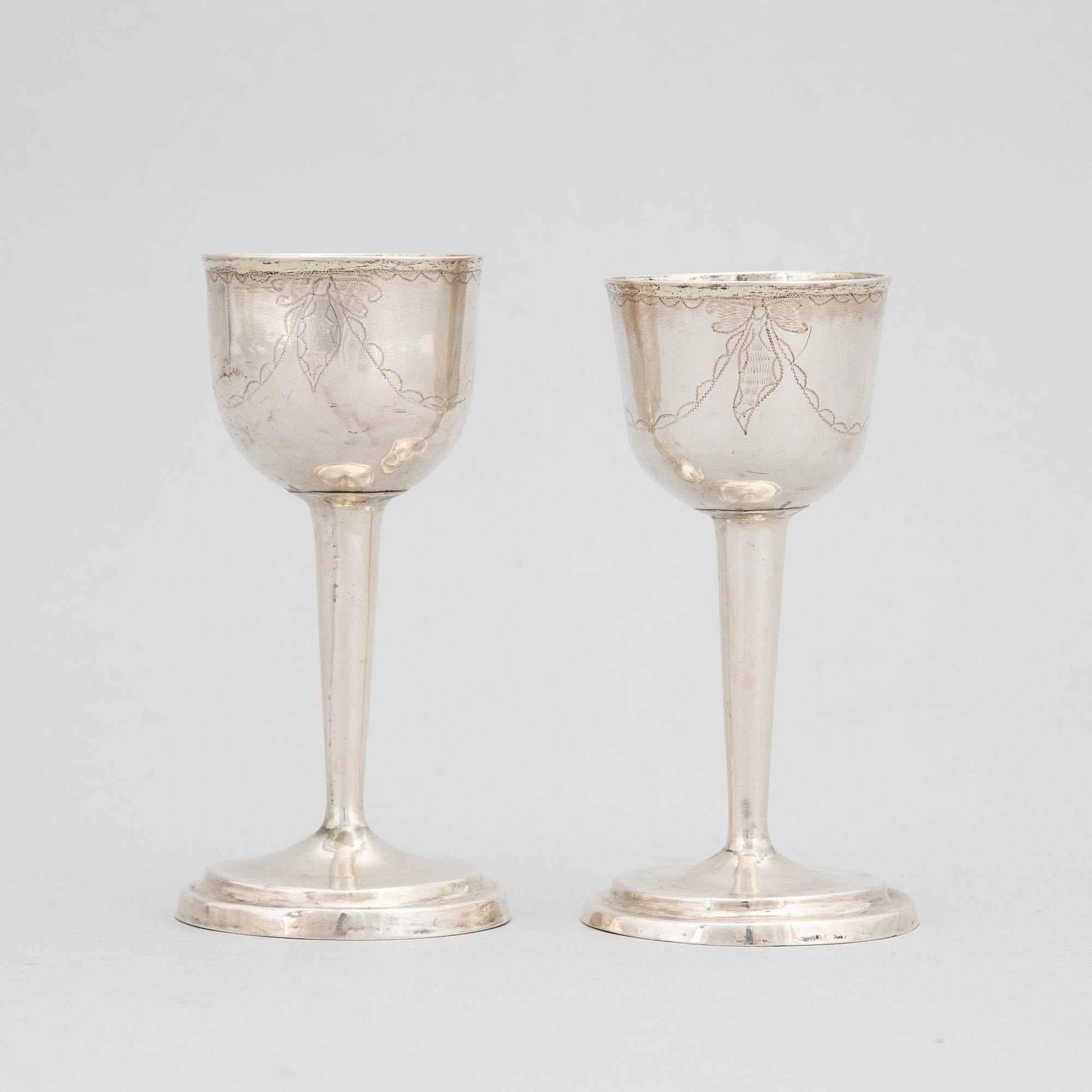 A pair of silver cups by Olof Peter Almén, Hedemora, 1802.