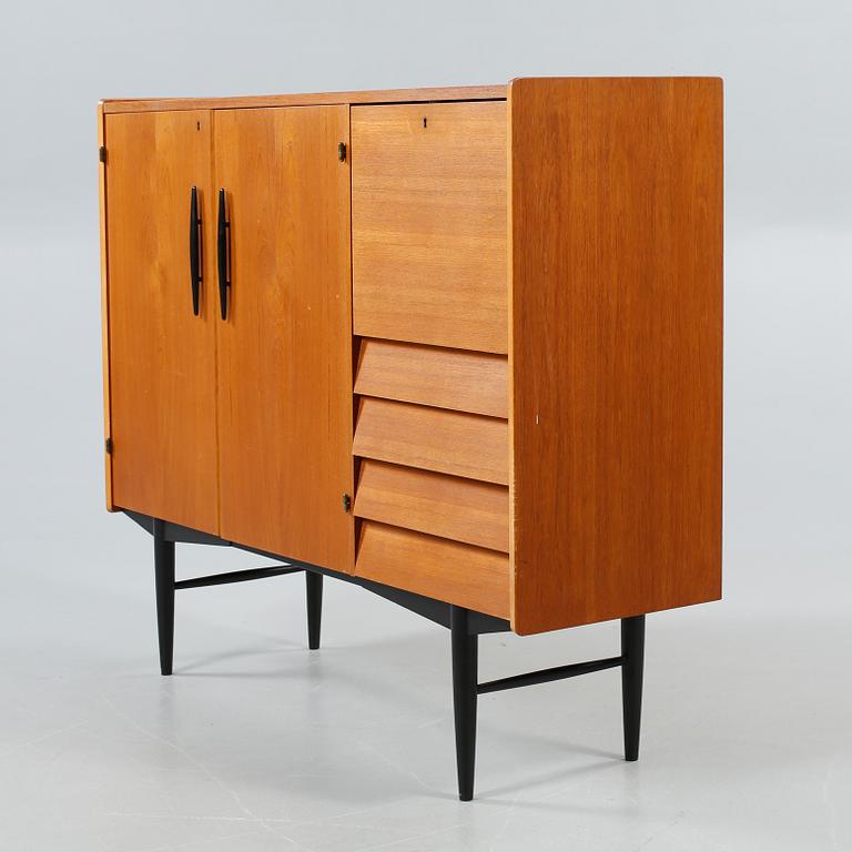 SIDEBOARD, omkring 1900-talets mitt.