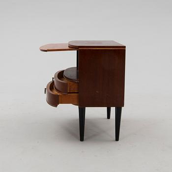 Sängbord ett par möjligen Axel Larsson Svenska Möbelfabriken.