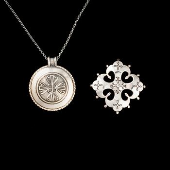 HÄNGE och BROSCH, silver, Kalevala Koru, 1960-tal. Vikt ca 19 g.