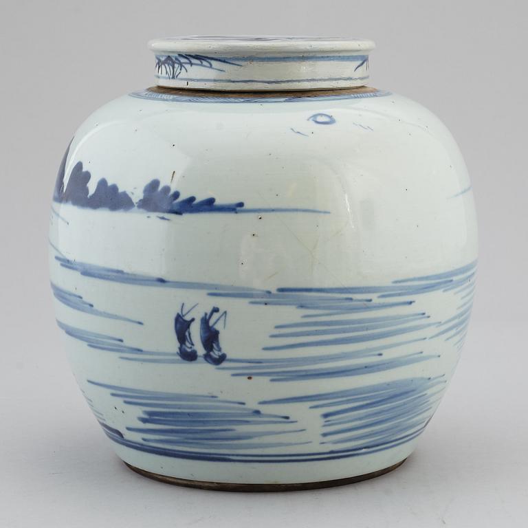 A large blue and white jar with cover, Qing dynasty, Qianlong (1736-95).