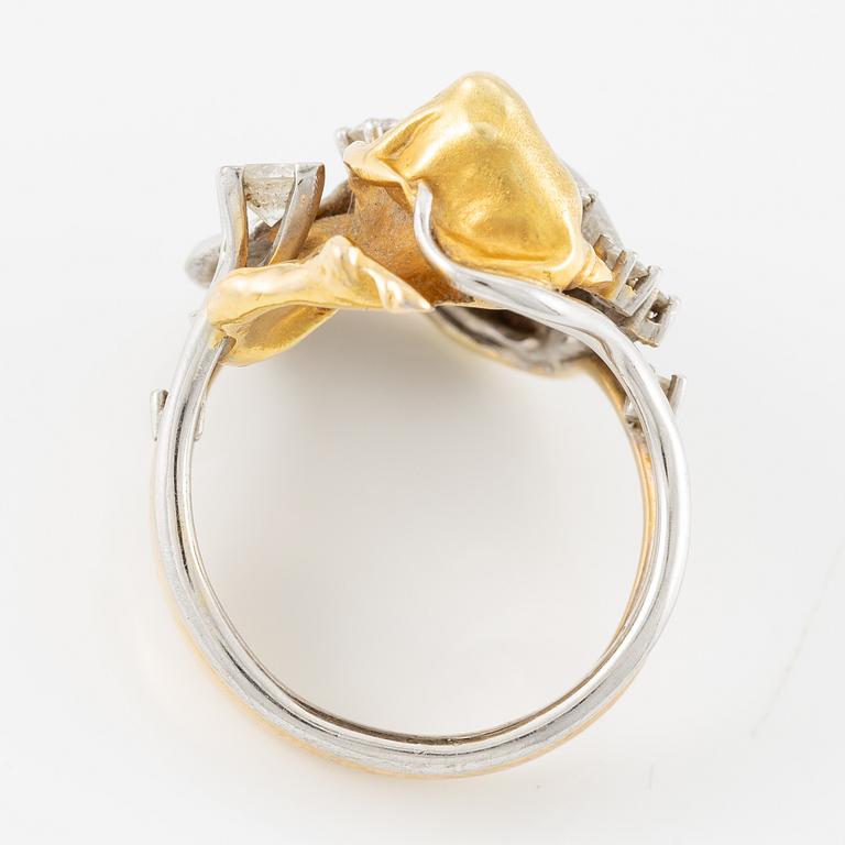 C Antonsen ring 14K guld och vitguld med runda briljantslipade diamanter.