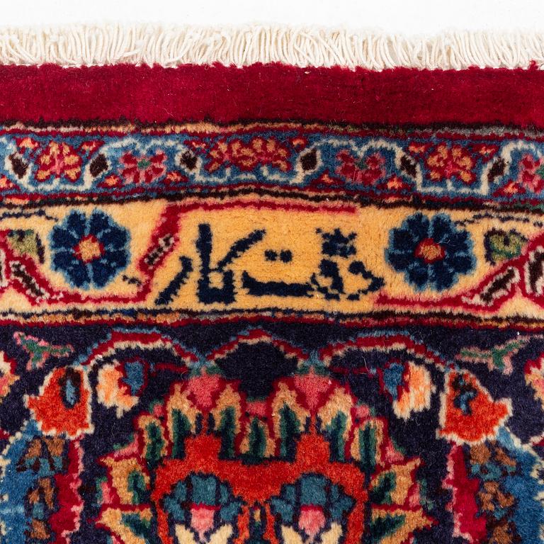 Matta, Meshed, ca 344 x 245 cm.