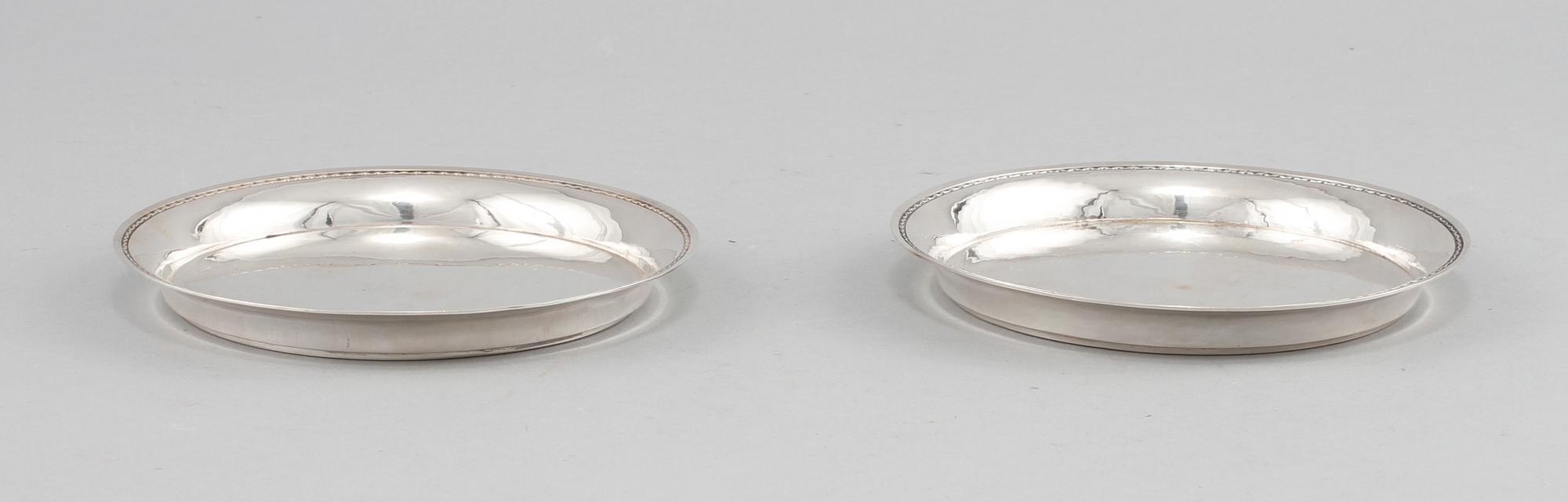 COASTERS, ett par, silver, Borgila, Stockholm, 1928. Vikt 320 g.