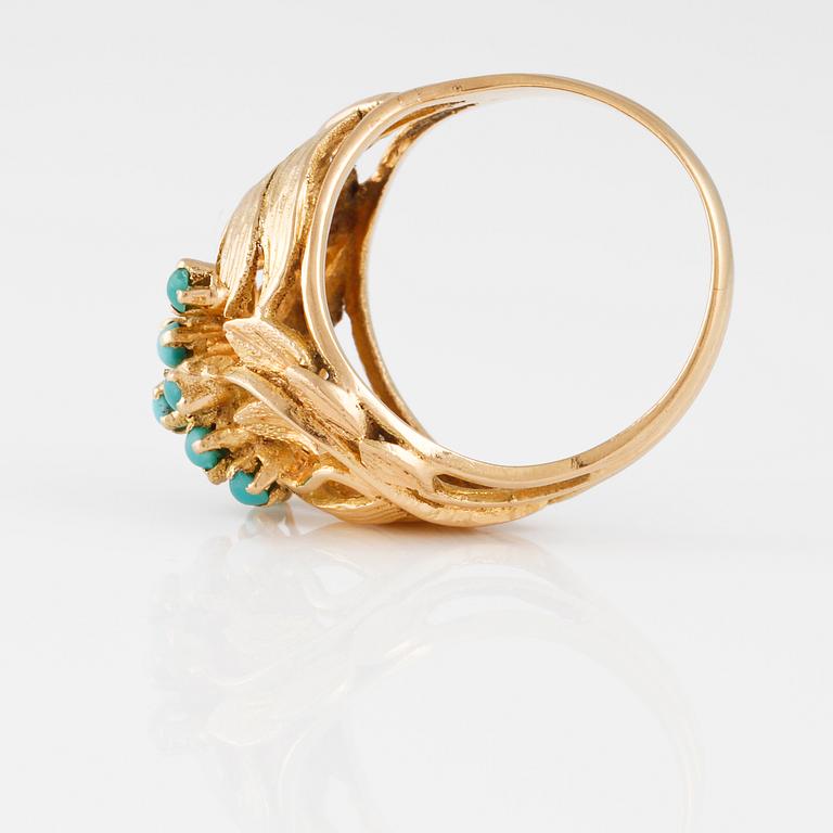 RING, 18K guld samt 11 små turkoser. Vikt 5,2 gram.