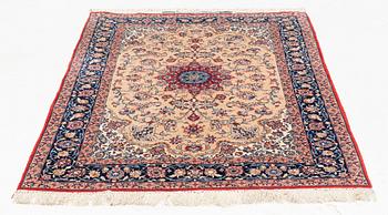 Matta, Isfahan, signerad (Ahmad) Seirafian, ca 178 x 110 cm (samt en kortsida med 3 cm slätväv).