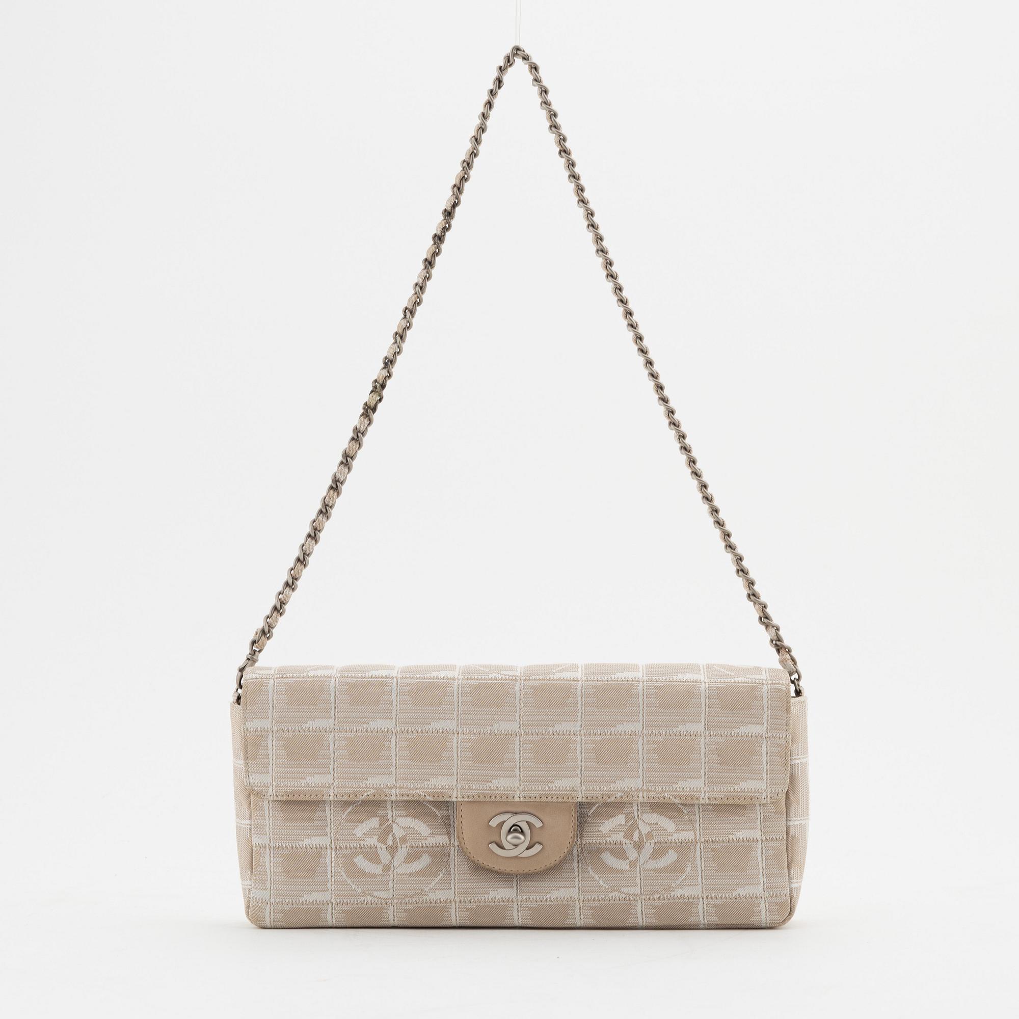 Chanel, väska, "East West flap bag". 2000-2002.