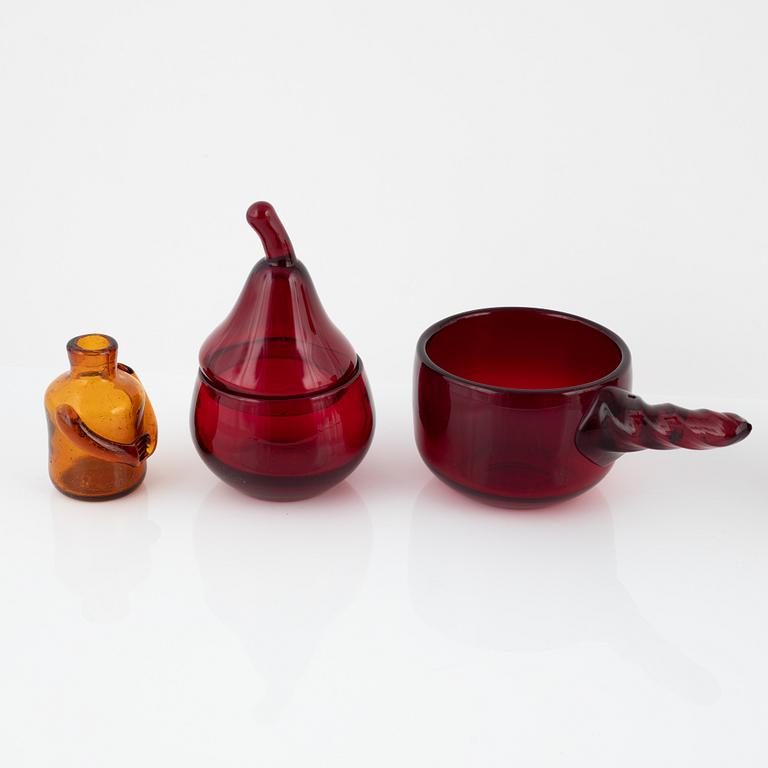 Ten decorative glass pieces, including Erik Höglund and Reijmyre, Sweden.