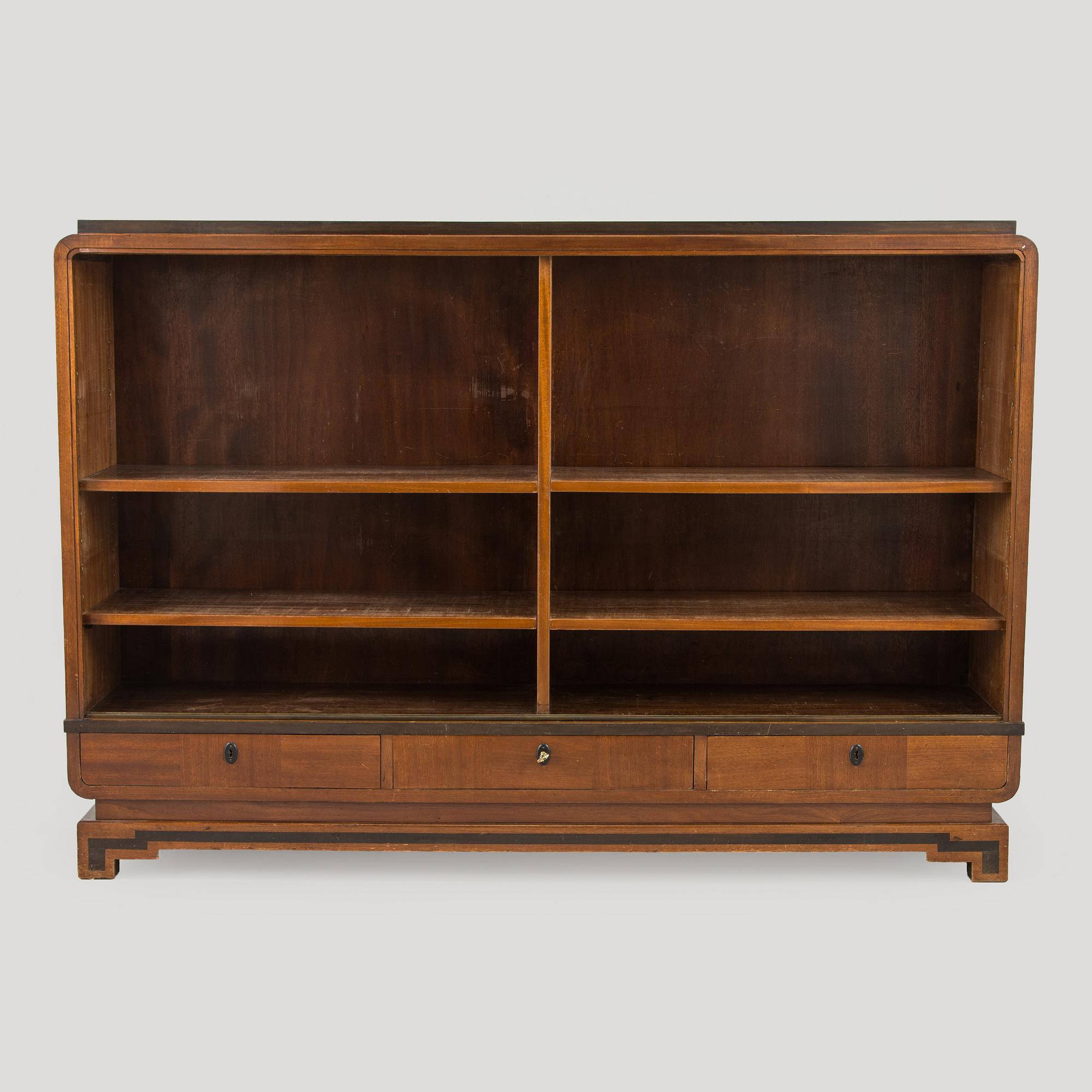 Lauri Järveläinen, kirjakaappi, Tampereen Höyrypuuseppä oy, Tampere 1920-luku.