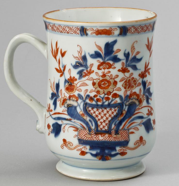 MUGG, porslin. Qing dynastin, tidigt 1700-tal.