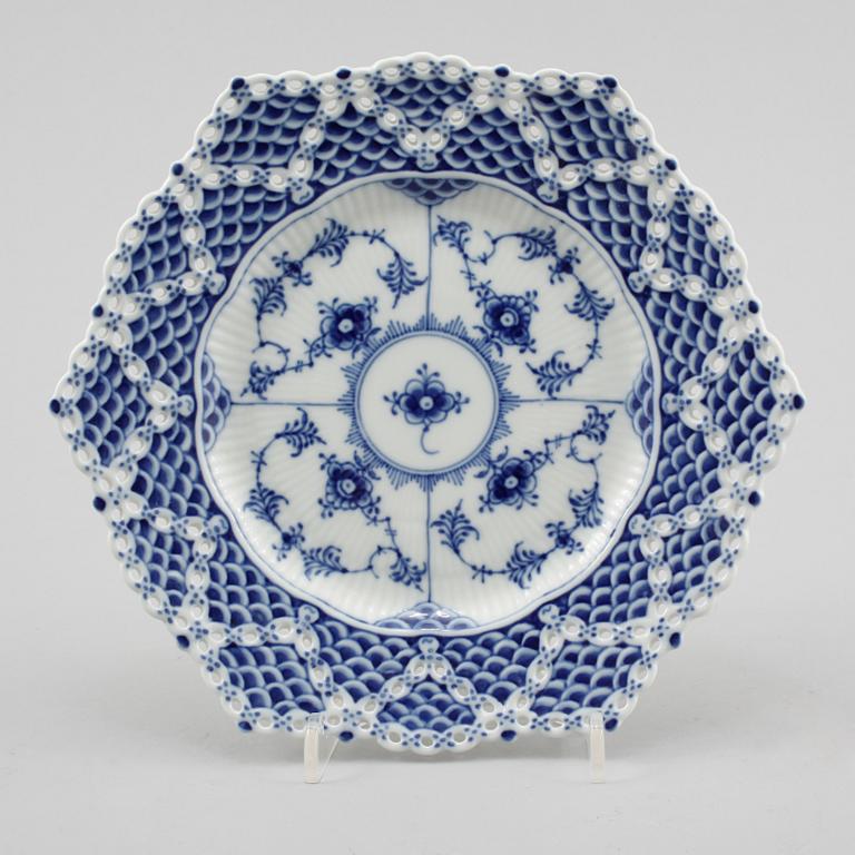 ASSIETT, porslin, modell 1094, "Musselmalet", Royal Copenhagen, 1900-tal.