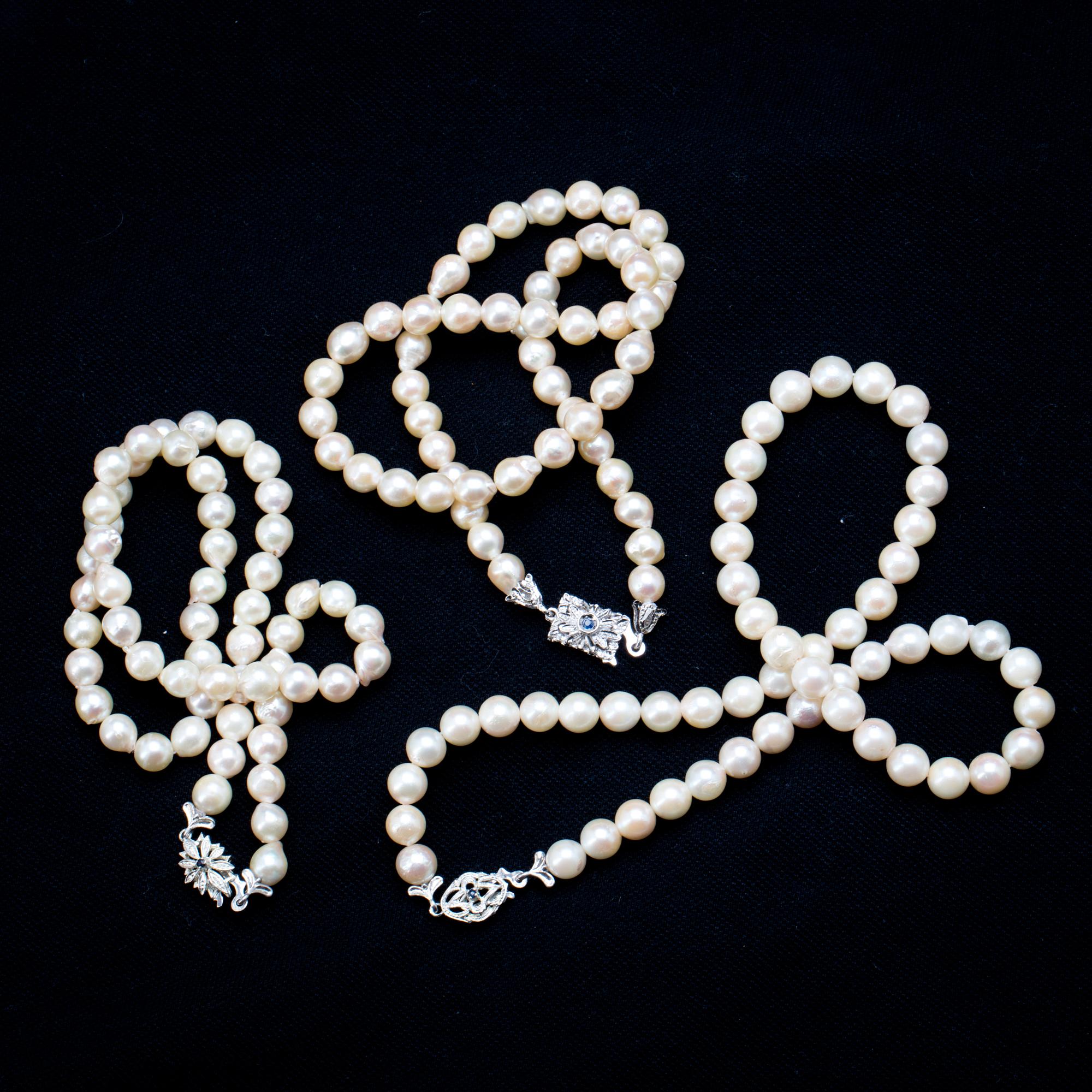 PÄRLCOLLIER, 3 st, odlade pärlor med silverlås.