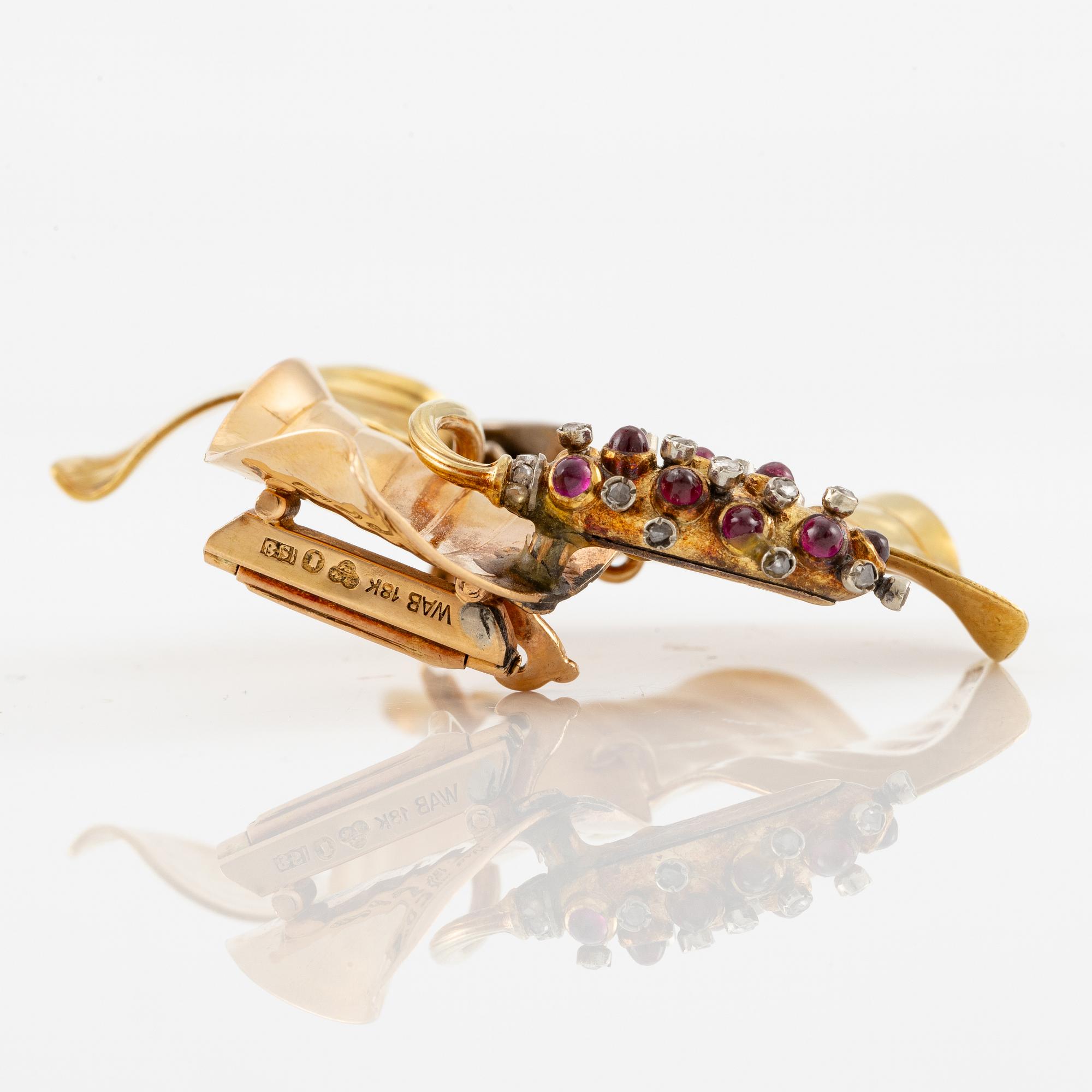 A W.A. Bolin brooch 18K gold set with cabochon-cut rubies and rose-cut diamonds, Stockholm 1944.