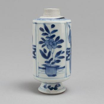 A blue and white miniature vase, Qing dynasty, Kangxi (1662-1722).