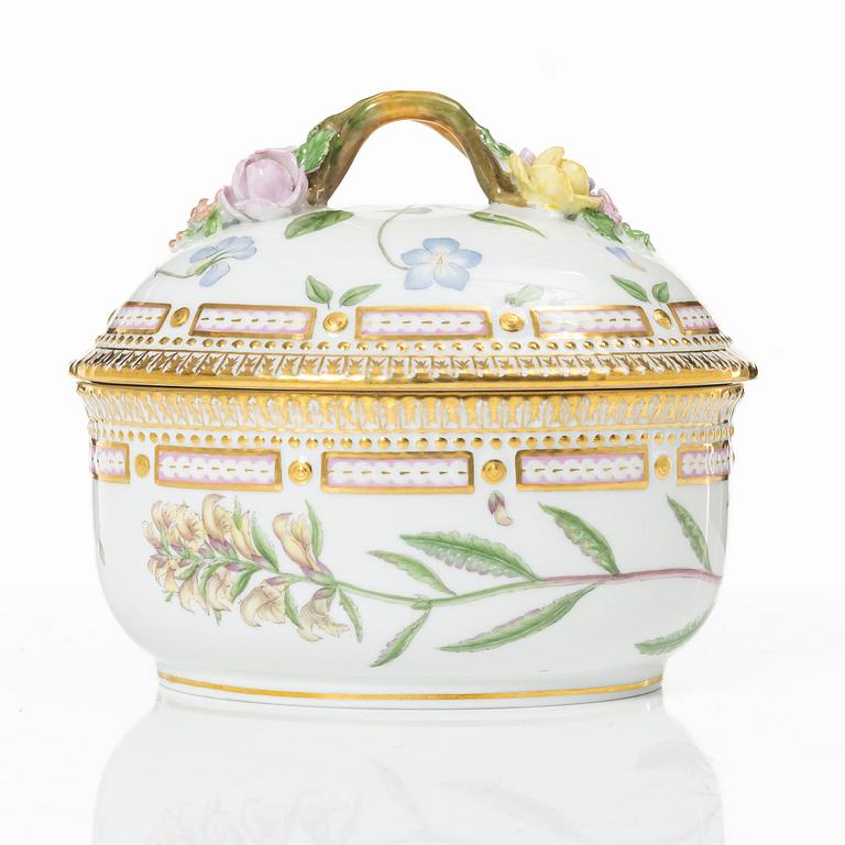 Bonbonjär, porslin, "Flora Danica", Royal Copenhagen, 1955-56.