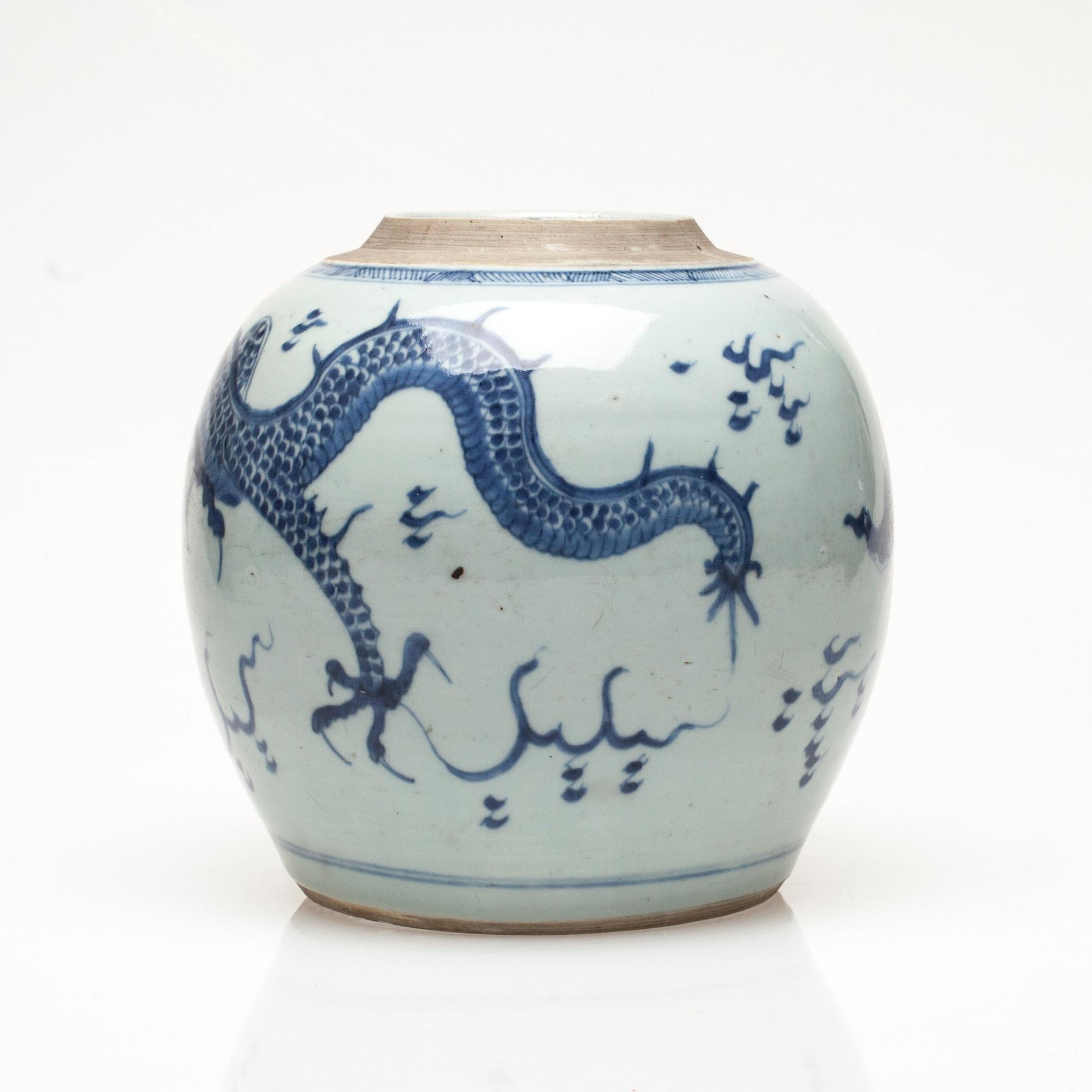 BOJAN, porslin, Kina 1800-talets första hälft.