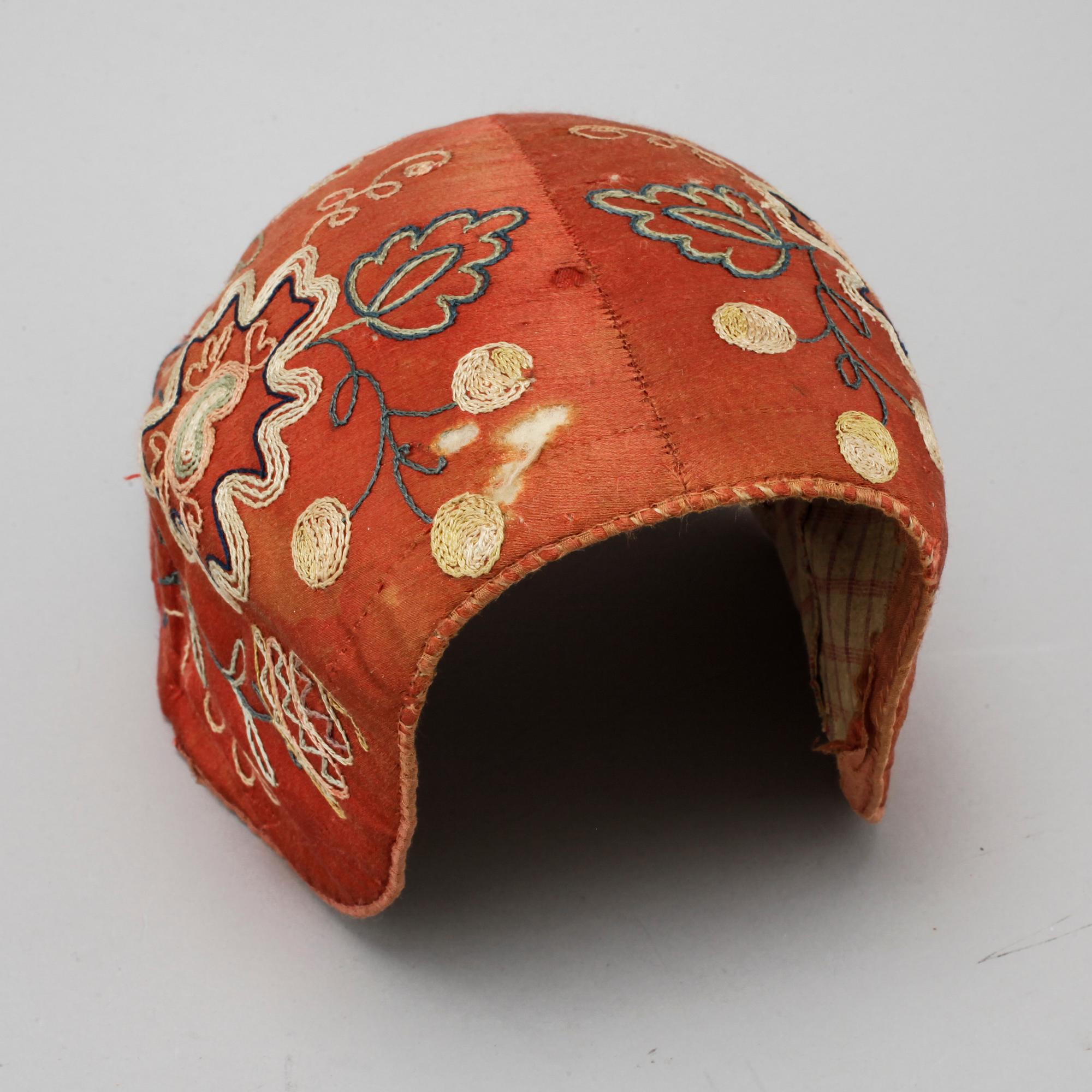 A bonnet and two pair of gloves from the second half of the 19th century.