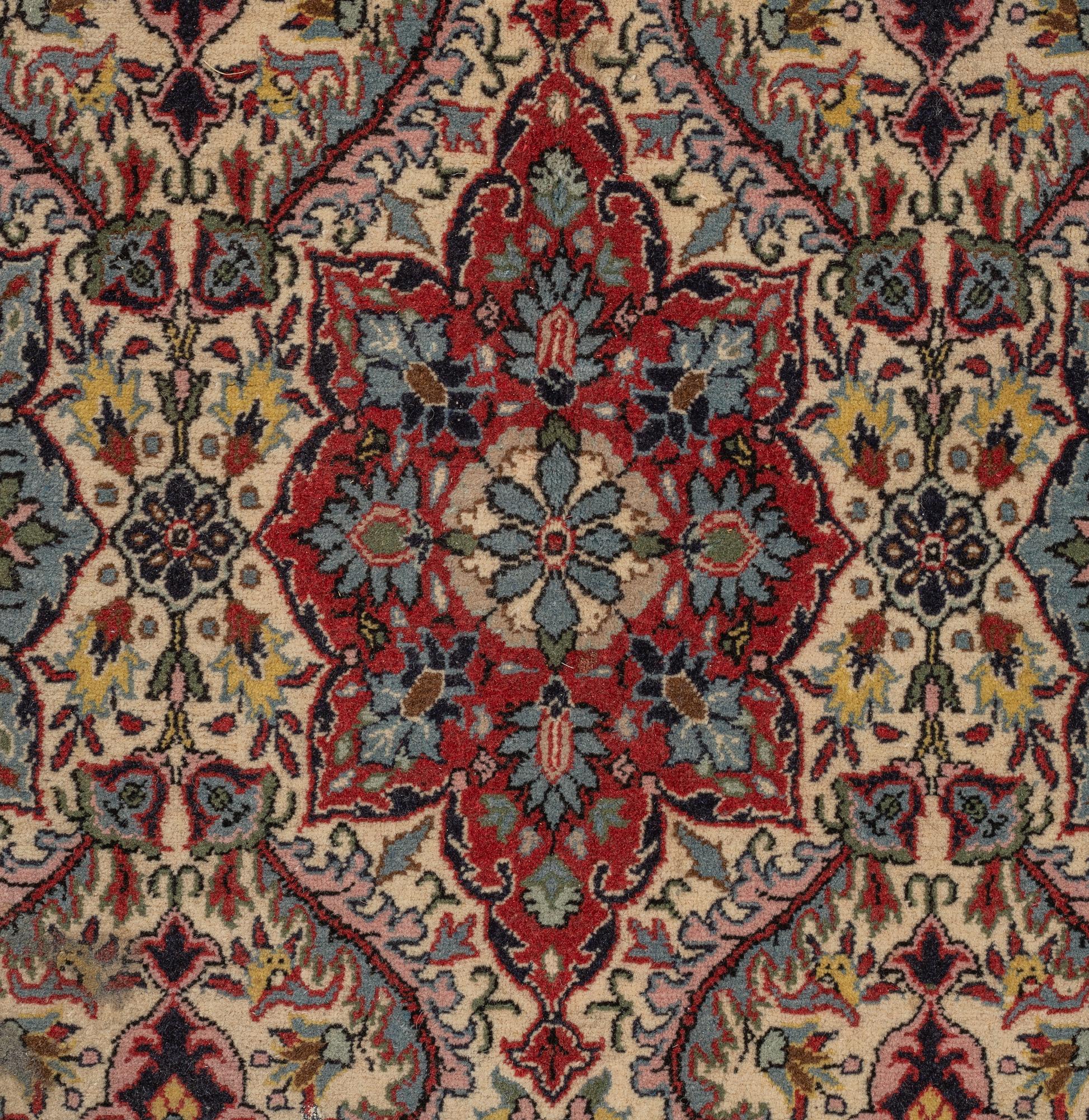 A carpet, oriental, ca 197 x 124 cm.
