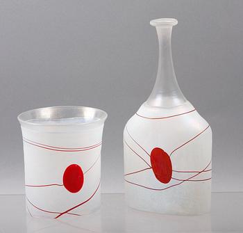 FLASKA samt VAS, glas, Bertil Vallien, Kosta Boda.