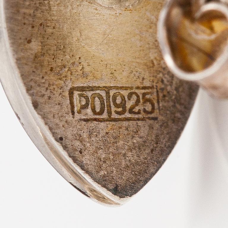 Pekka Piekäinen, Örhängen "Marquise", sterlingsilver, emalj. Platinoro, Åbo.