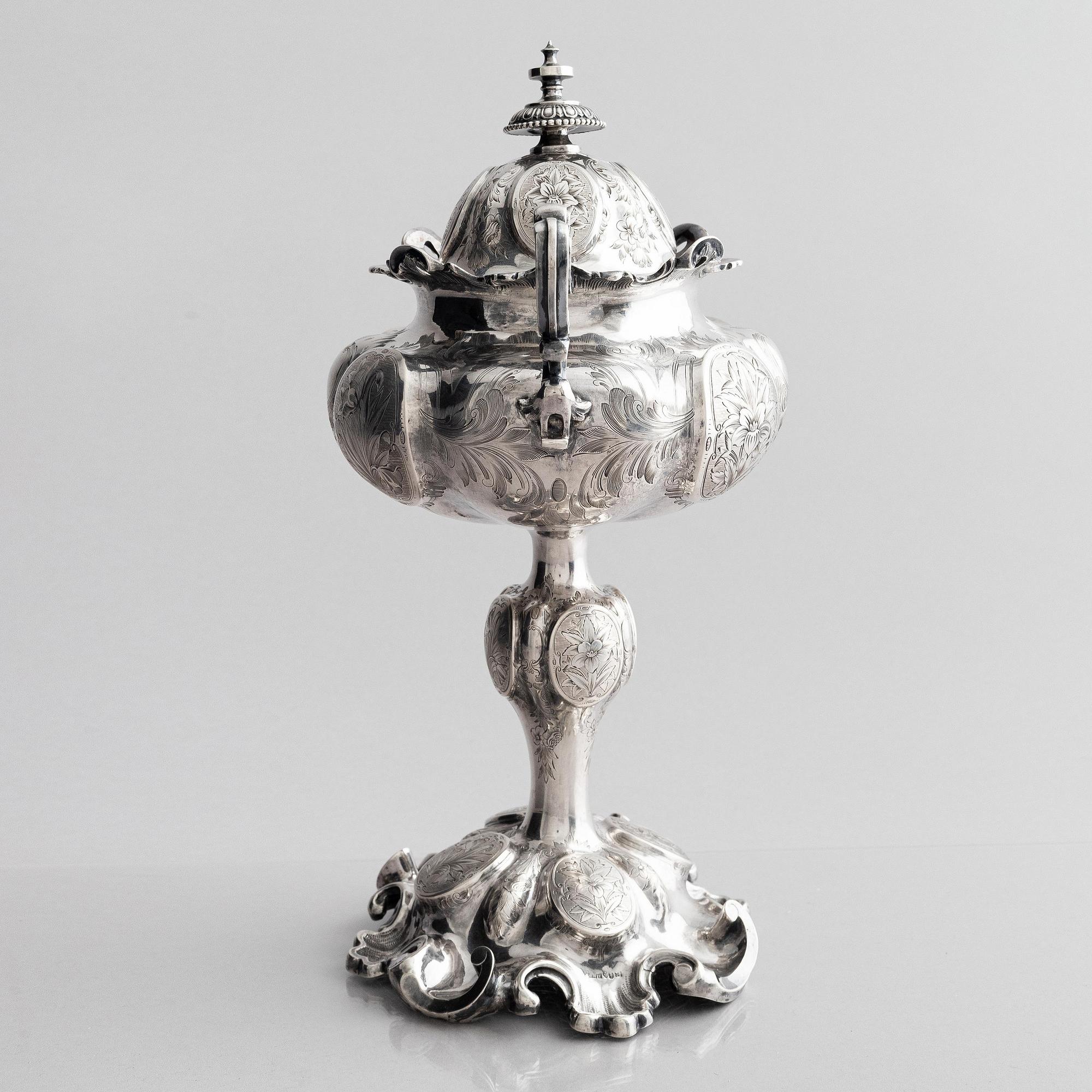 Gustav Möllenberg, uppsatsskål med lock, silver, Stockholm 1863.