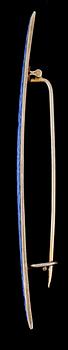 BROSCH, förgyllt silver med blå emalj, CG Hallberg, Stockholm, 1925. Vikt 5 g.