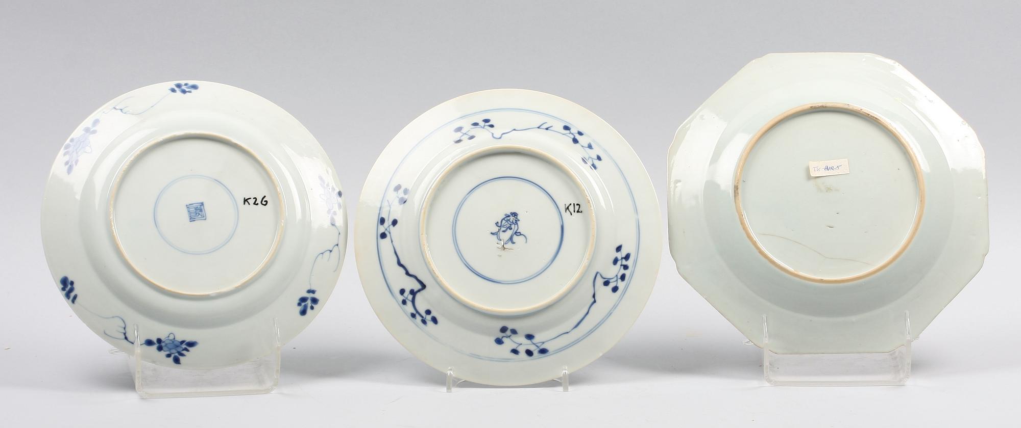 TALLRIKAR SAMT FAT, 5 delar, porslin, Qianlong, Kina, 1700-tal.