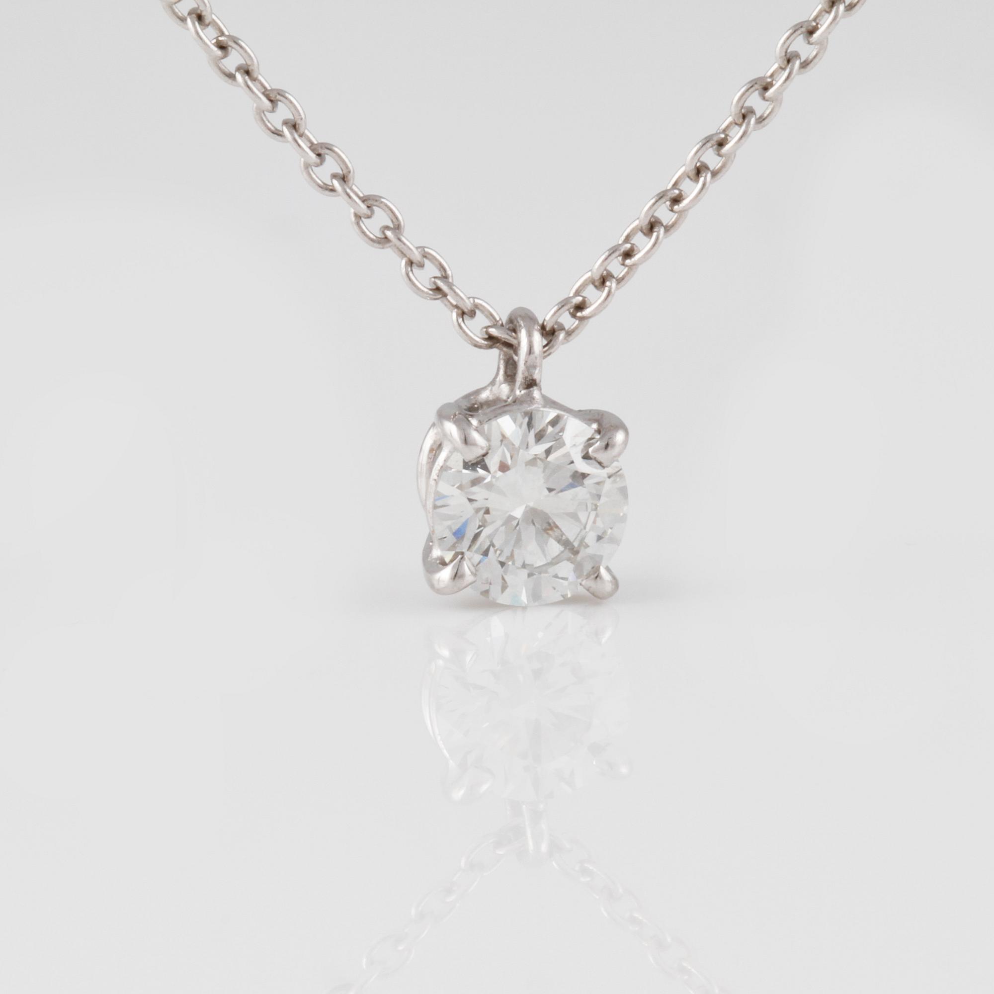 HÄNGE, 18K vitguld med briljantslipad diamant ca 0.53 ct. Vikt 2,3 gram.