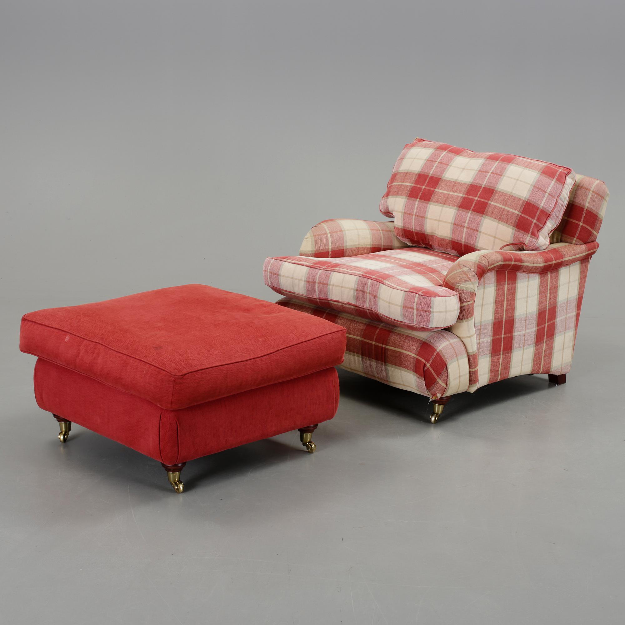 FÅTÖLJ MED FOTPALL, Howardmodell, modern tillverkning.