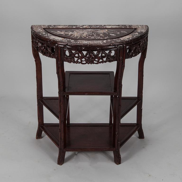 PÖYTÄ, itämainen, 1900-luku.