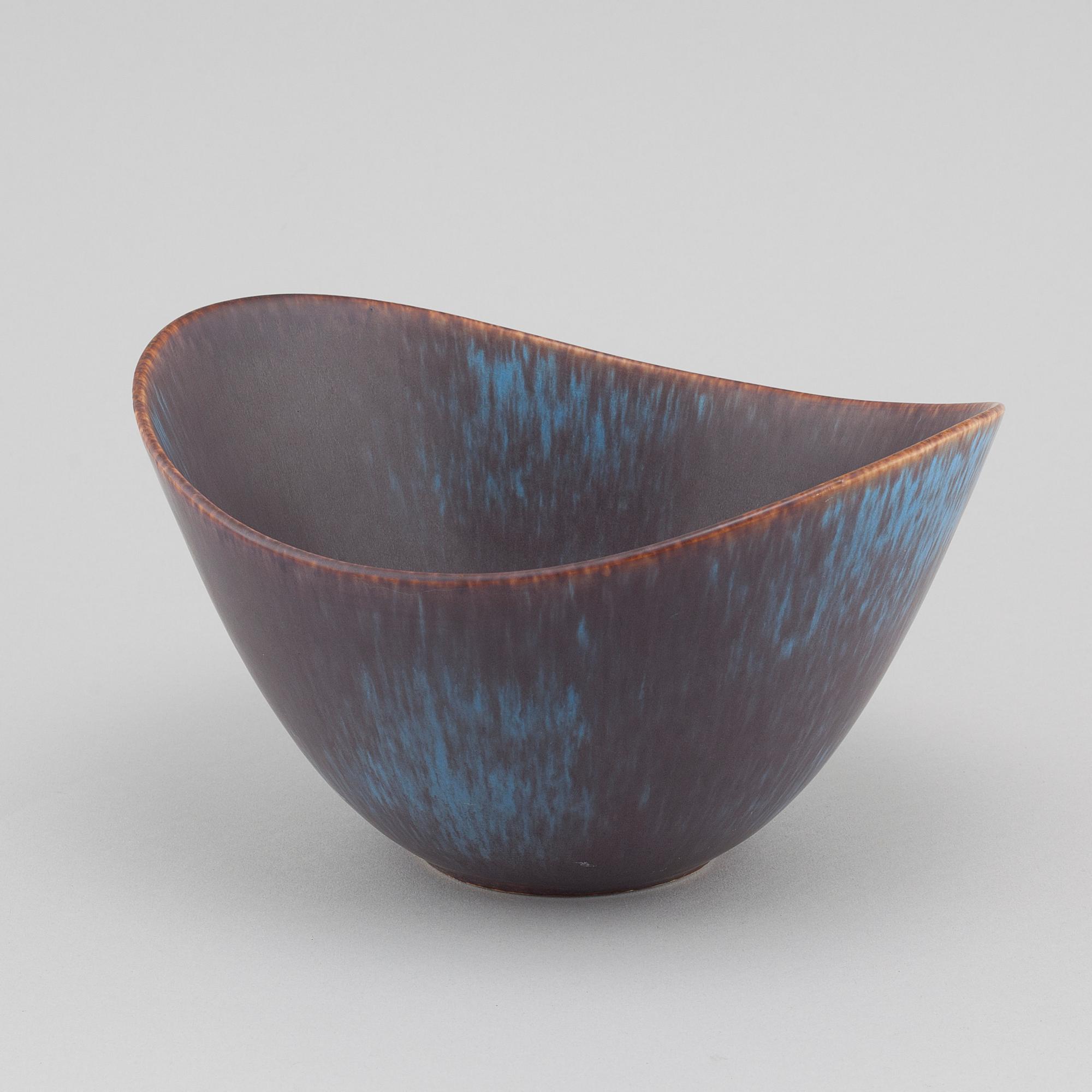 A stoneware bowl by GUNNAR NYLUND for Rörstrand, third quarter of the 20t century.