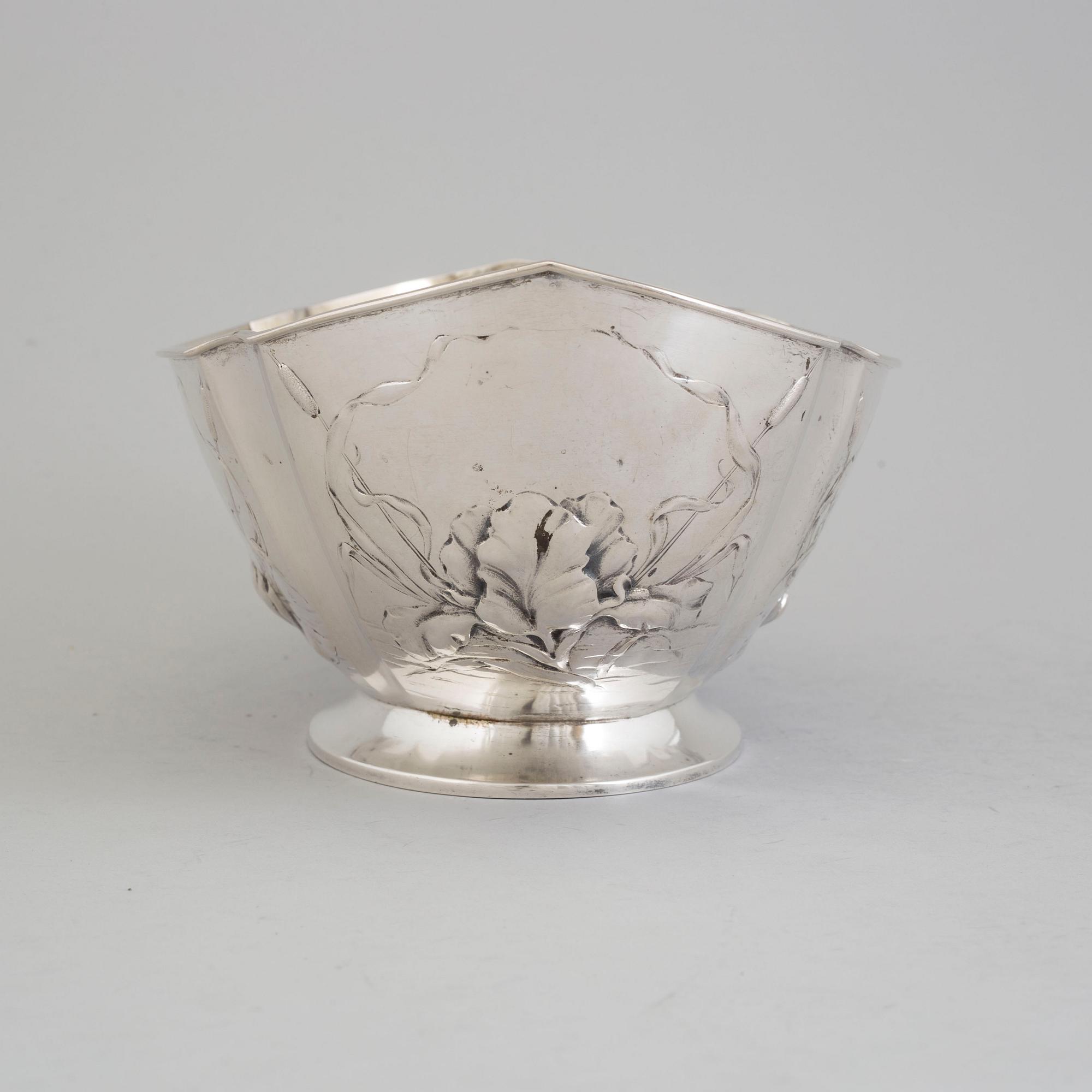 A Swedish Art Nouveau parcel-gilt jardinière centerpiece, maker's mark CF Carlman, Stockholm, 1913.