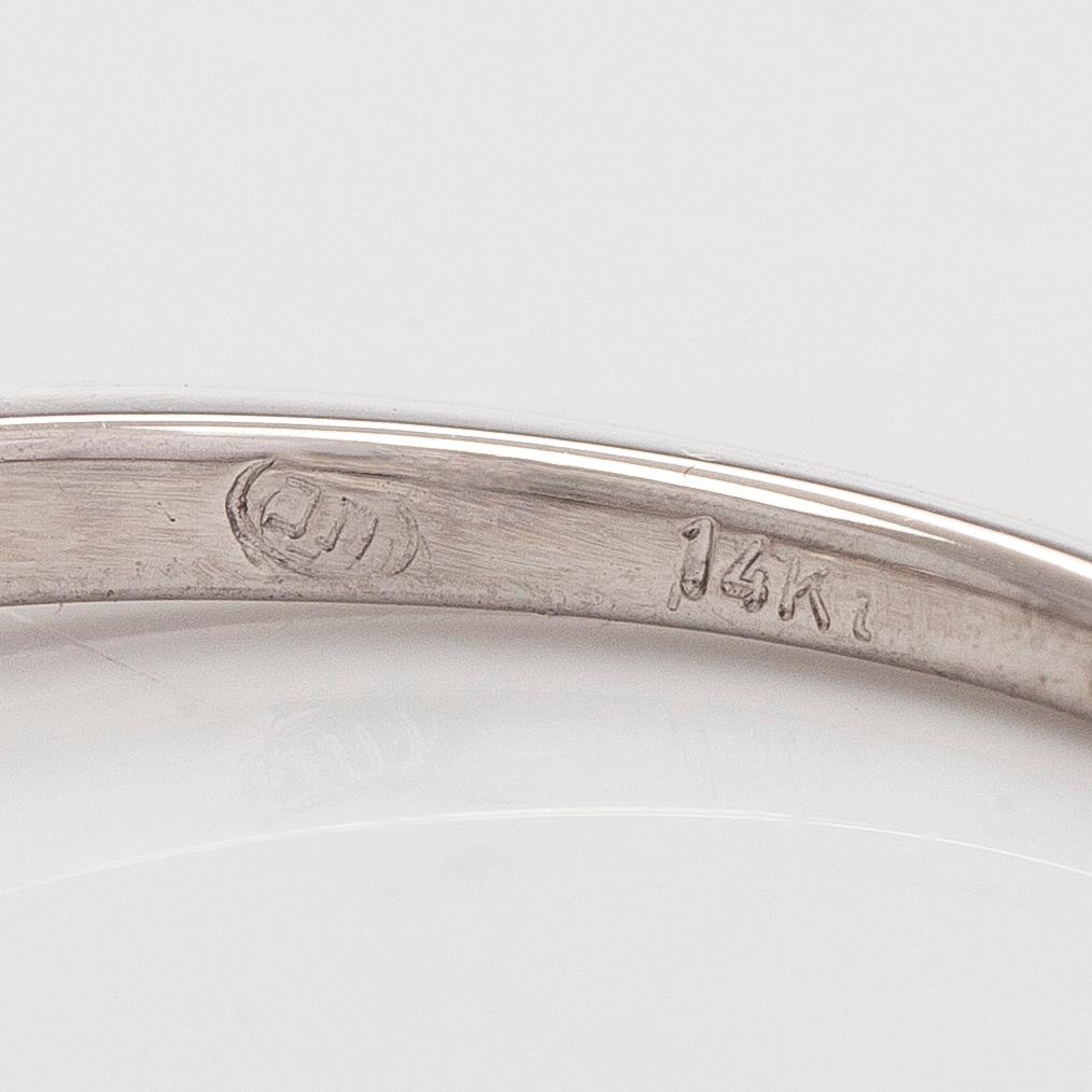 Sormus, 14K valkokultaa, ja briljanttihiottu timantti.