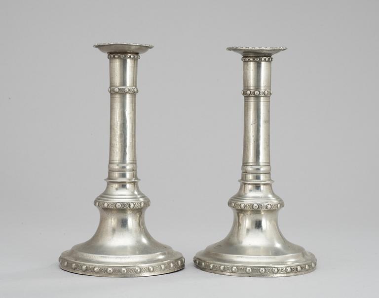 LJUSSTAKAR, ett par, tenn. Martin Moberg, Jönköping (1777-1815).
