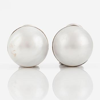 Earrings, white gold with mabé pearls.