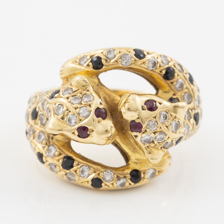 Ring in 18K gold set with round brilliant-cut diamonds, in the form of a feline.